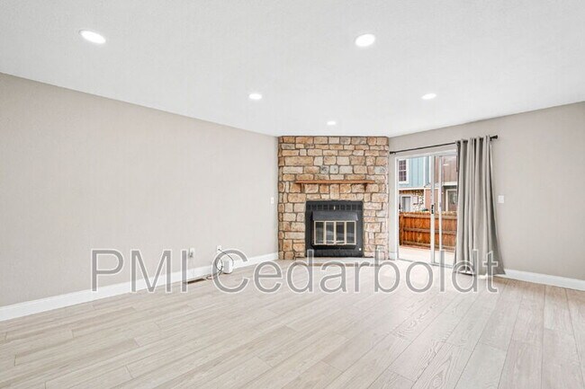 Building Photo - 2578 E Nichols Cir