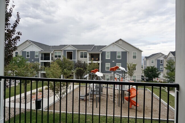 Building Photo - 14659 Bloom Dr