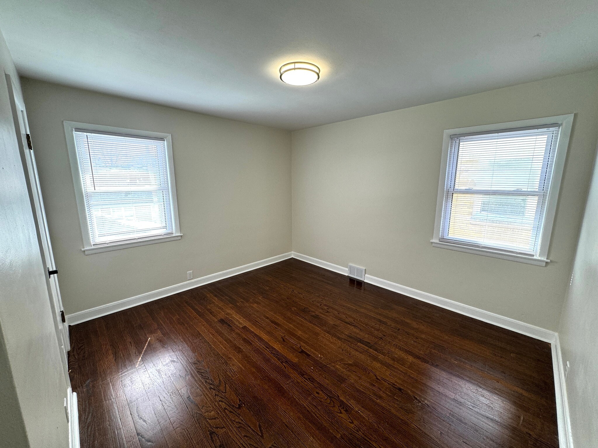 Building Photo - 8627 W Burleigh St