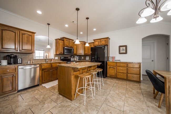 Building Photo - 3960 W Mountain View Dr