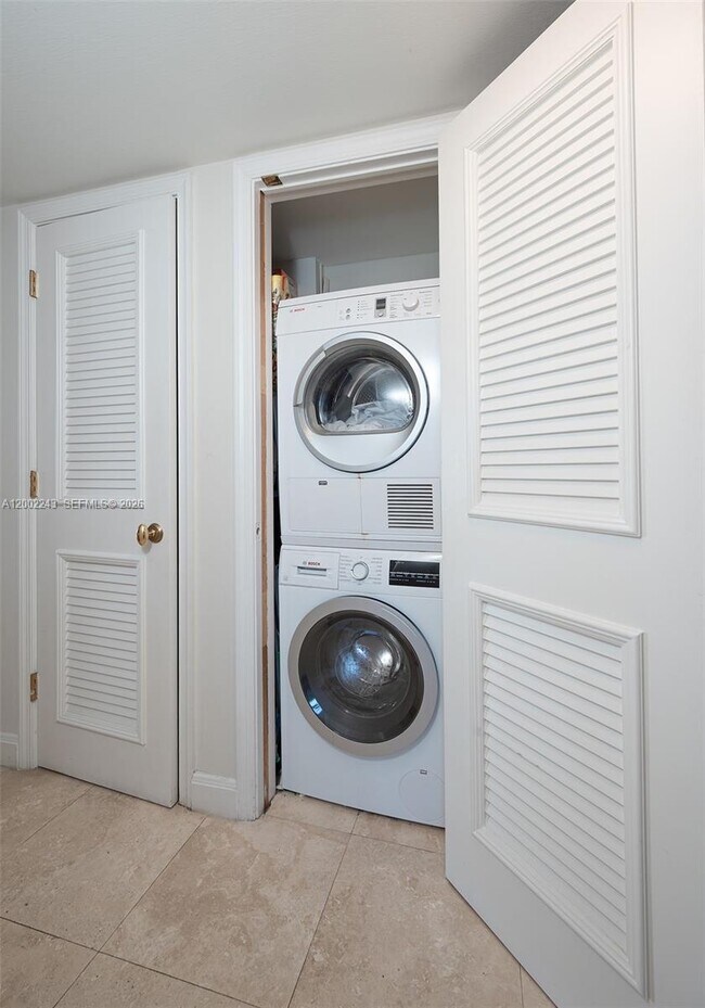 Building Photo - 155 Ocean Ln Dr