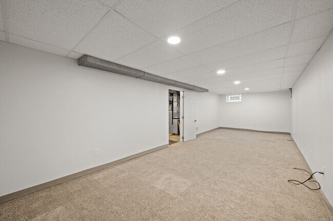 Building Photo - 1711 Rose Pl W