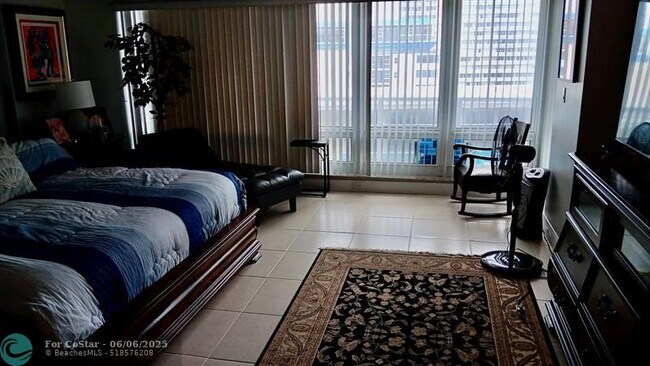 Building Photo - 4100 Galt Ocean Dr