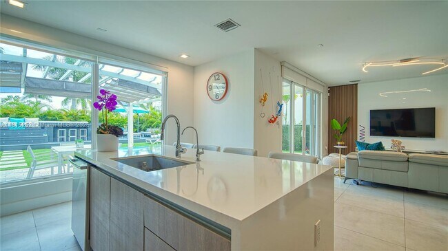 Building Photo - 10360 NW 68th Terrace
