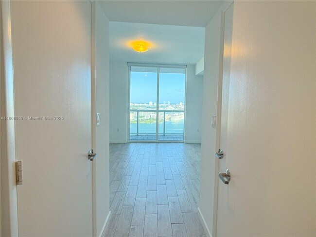 Building Photo - 50 Biscayne Blvd