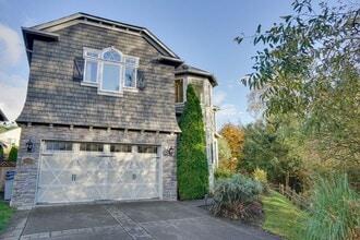 Building Photo - Move in Special for 4 Bedroom Easthill 2 s...