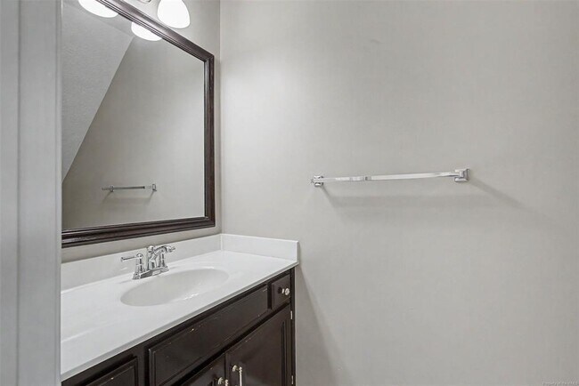 Building Photo - 304 Brittania Dr
