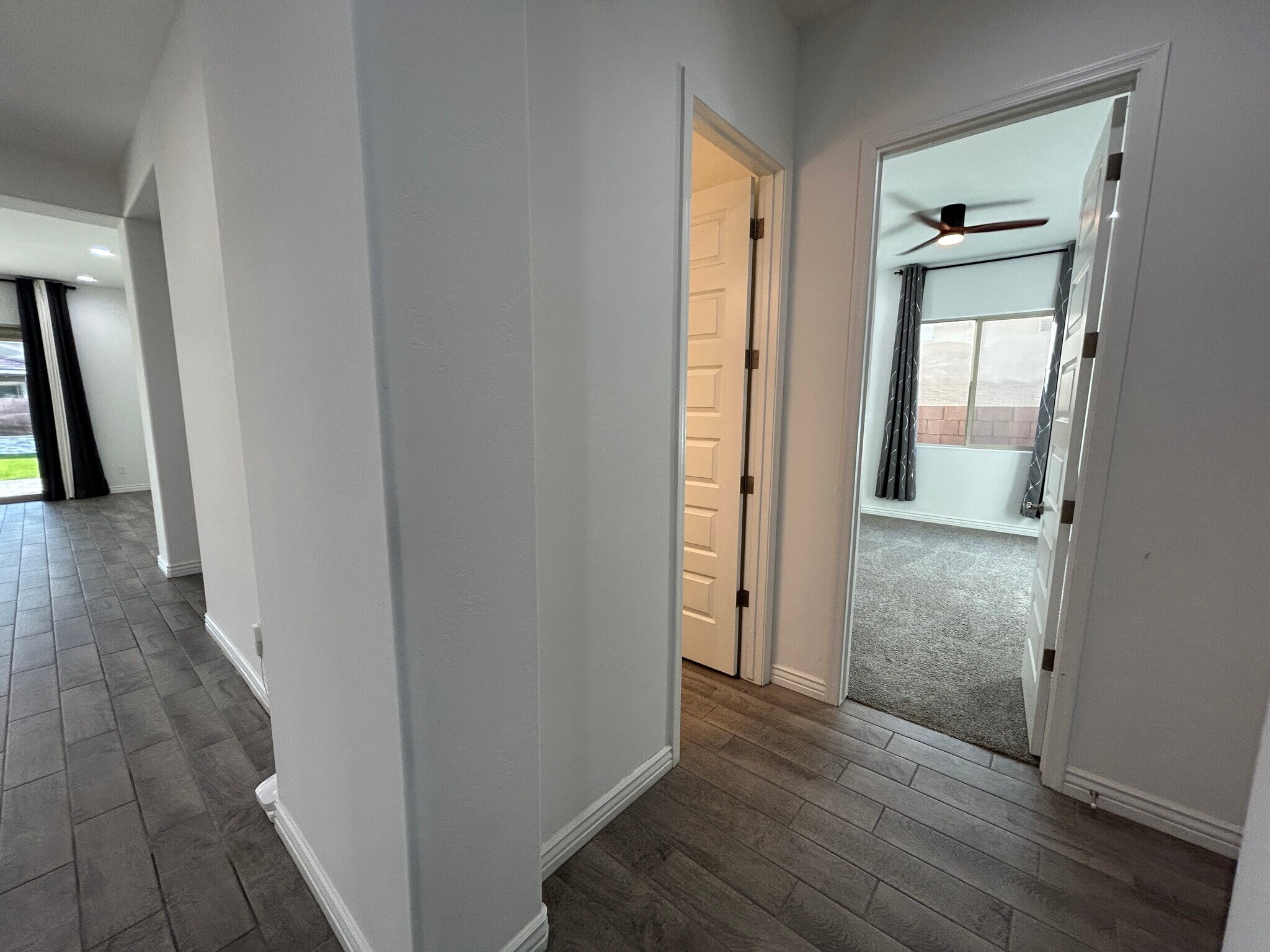 Building Photo - 8731 W Wagon Wheel Dr