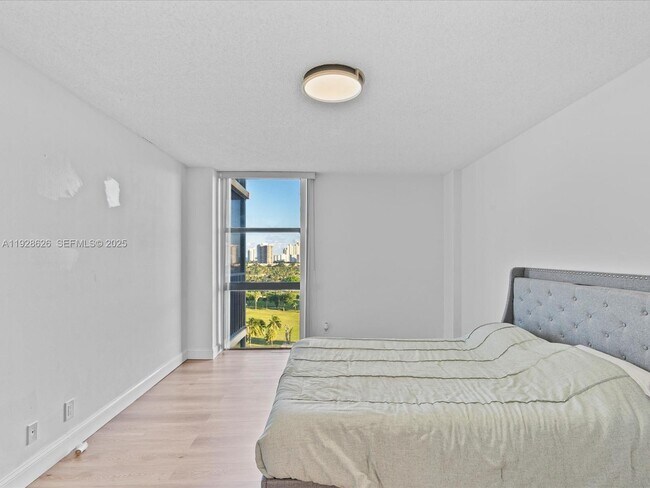 Building Photo - 20335 W Country Club Dr