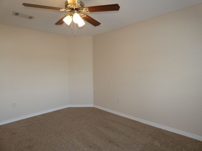 Building Photo - 4 Bedroom in Spencer Oaks Subdivision