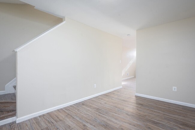 Building Photo - Beautifully renovated single family home