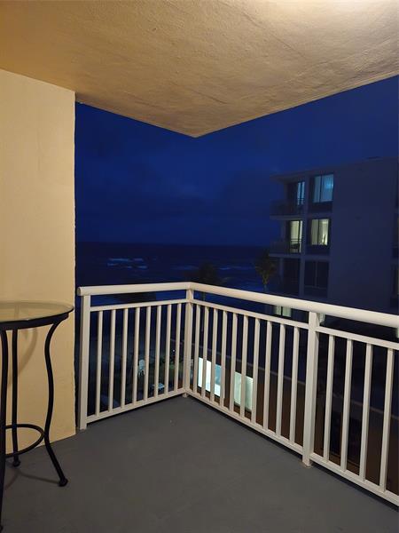 Building Photo - 1161 Hillsboro Mile