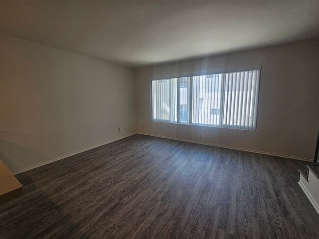 Building Photo - 2 bed 1.5 bath for rent just minutes away from the beach