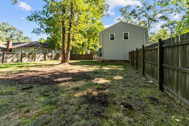 Building Photo - Beautifully Maintained Colonial Home