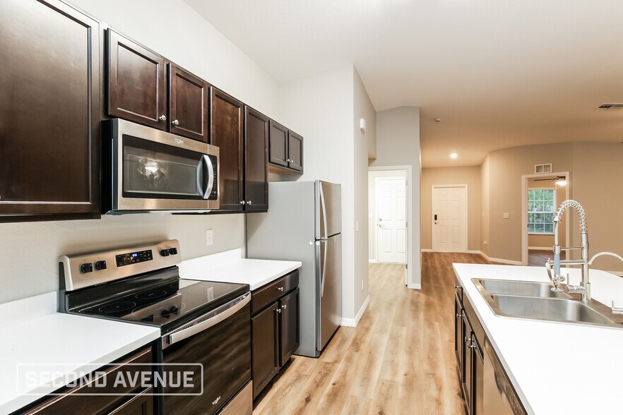 Building Photo - 14103 Hughes Ave