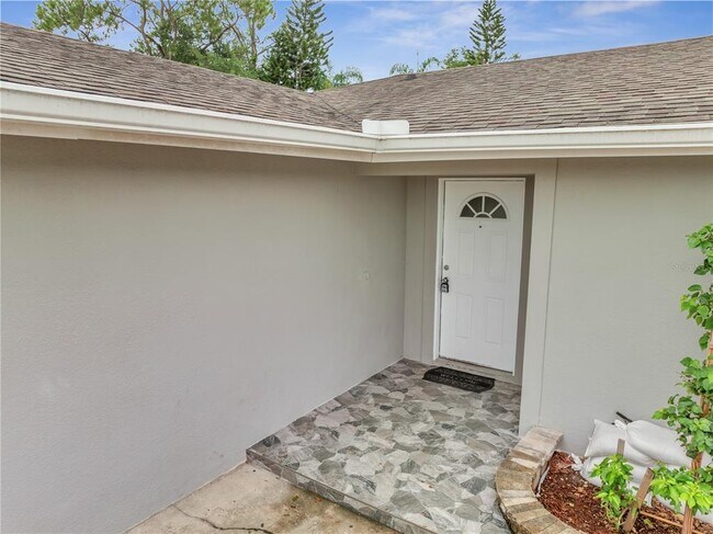 Building Photo - 1395 Meadowbrook St