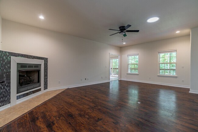 Building Photo - Immaculate 3 Bedroom Bella Vista Home! Amazing back patio!