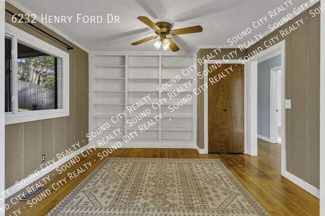 Building Photo - 6232 Henry Ford Dr