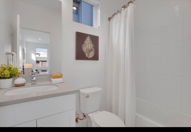 Building Photo - 15107 Shore Dr