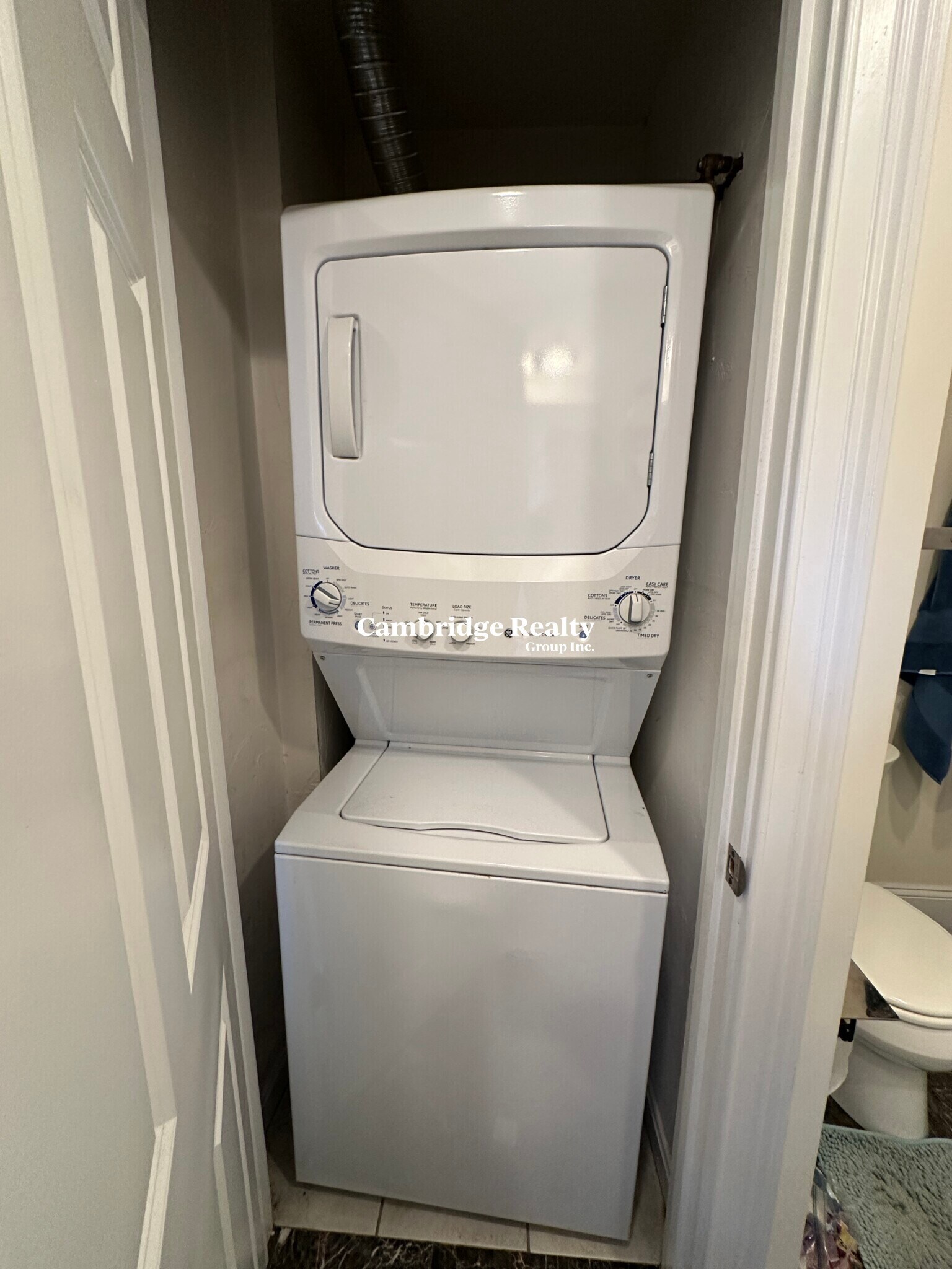 Building Photo - 268 River St