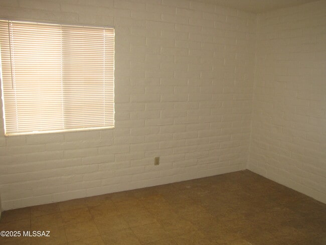 Building Photo - 6731 E Escalante Rd