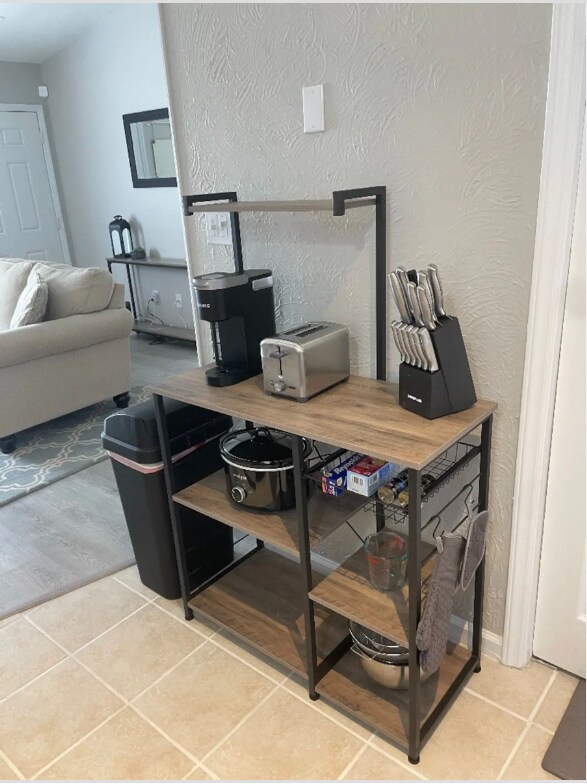 Building Photo - 916 Kyle Ave NE