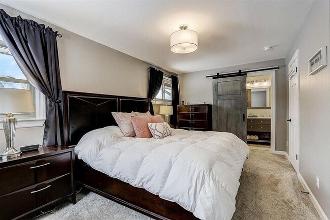 Building Photo - Updated Brookfield 4 bedroom home