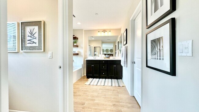 Building Photo - Beautiful "Model" Home in the Horse Creek ...