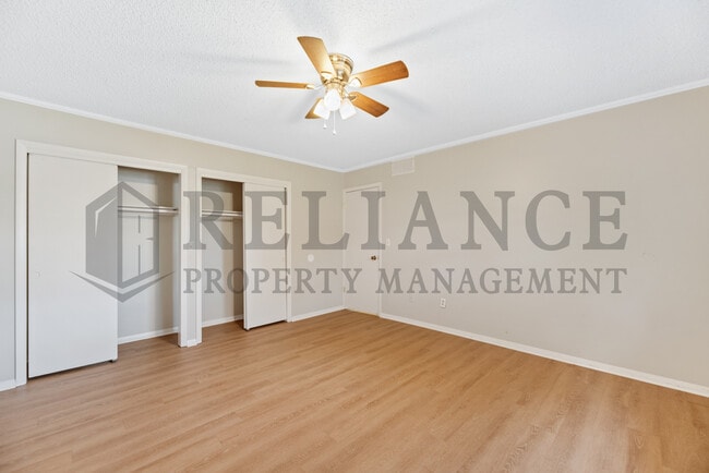 Building Photo - 2202 S White Oak Dr
