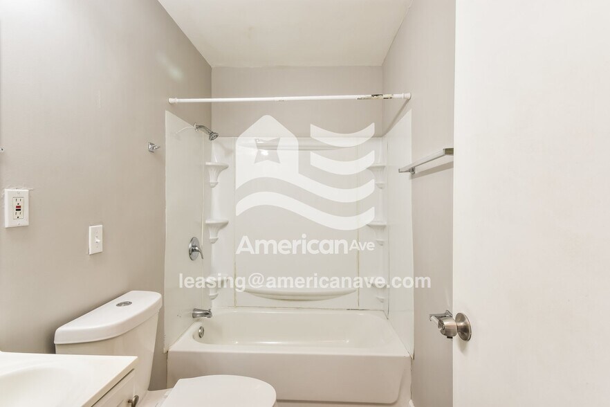 Building Photo - 3155 N 42nd St