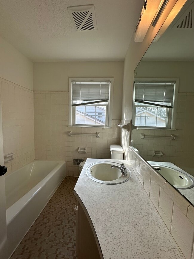 Building Photo - East-side home move-in ready