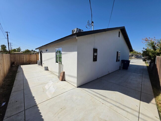 Building Photo - 1501 Ralston St