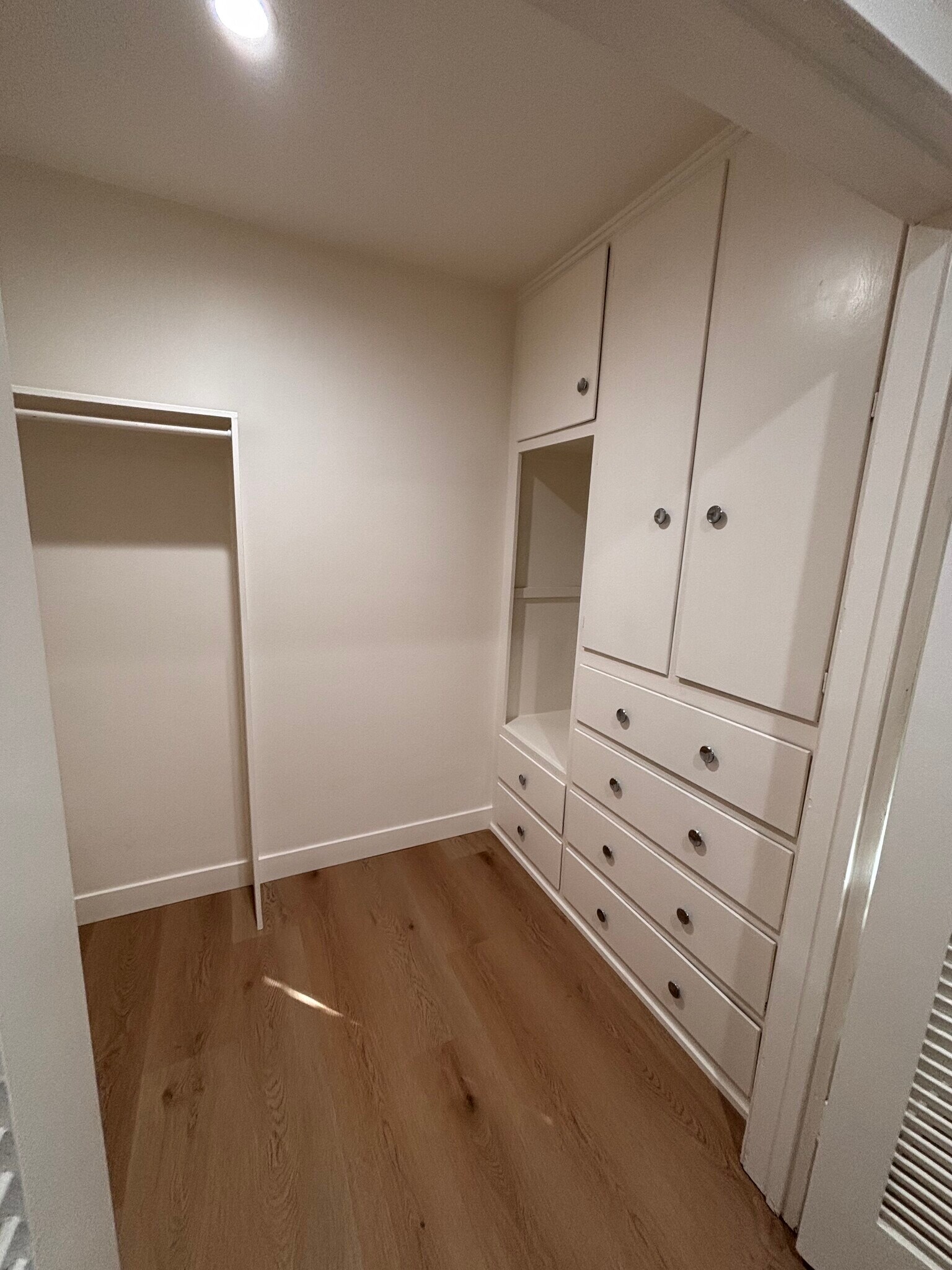 Building Photo - 6534 Peach Ave