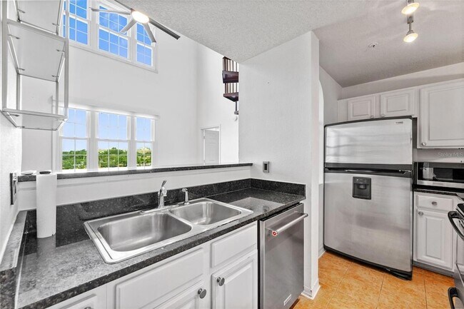 Building Photo - 501 Knights Run Ave