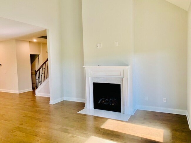 Building Photo - Available NOW!  Stunning 4 bed, 2.5 bath residence in the highly sought-after Foxland Harbor Golf...