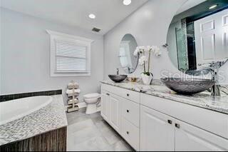 Building Photo - 120 Bayside Dr