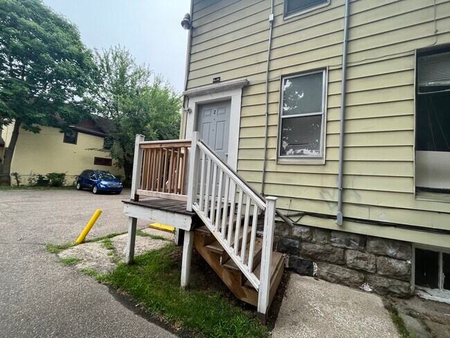 Building Photo - 217 W Vine St