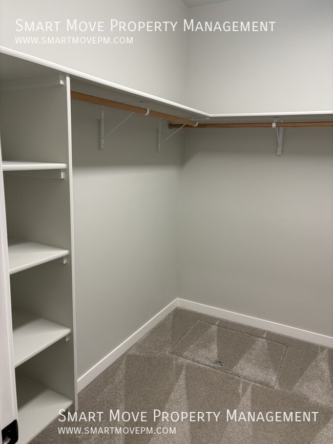 Building Photo - 10000 W La Jolla Dr