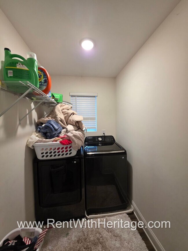 Building Photo - Amazing 5 Bedroom/ 3 Bath Home in Sweetwater, a Swim Tennis Community/ Attention to Detail / Grea...