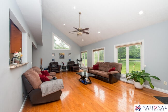 Building Photo - 37709 Glengrove Dr