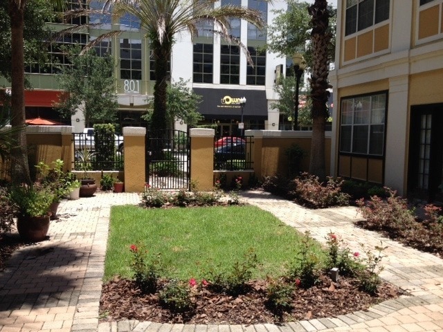 Primary Photo - Downtown 2/2 pet friendly unit with private patio and parking