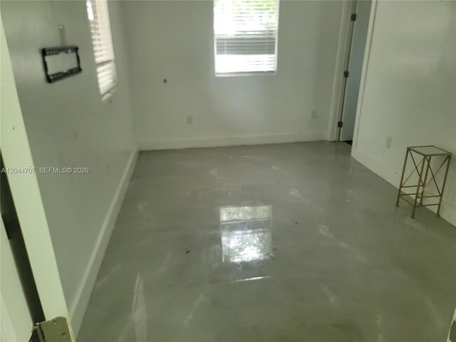 Building Photo - 512 NW 96th St