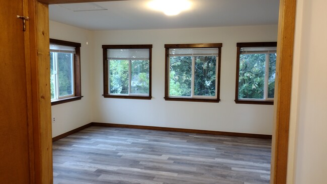 Upgraded Sunroom or Family Room with new floors - 23204 64th Ave W