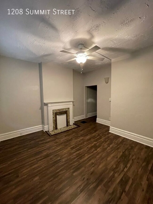 Building Photo - 1 Bed On Summit Street - Near Campus/ Shor...