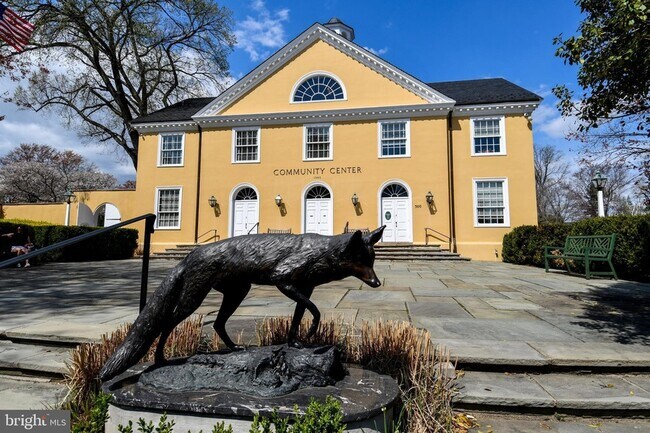 Building Photo - 1 S Madison St