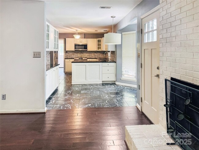 Building Photo - 8509 Golf Ridge Dr