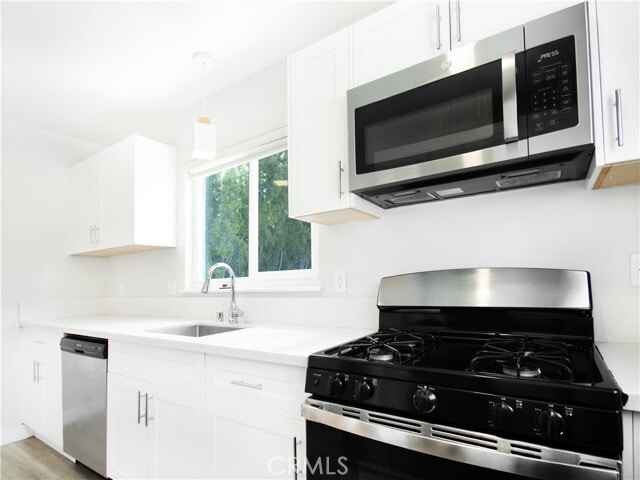 Building Photo - 2027 Vista Del Mar Ave
