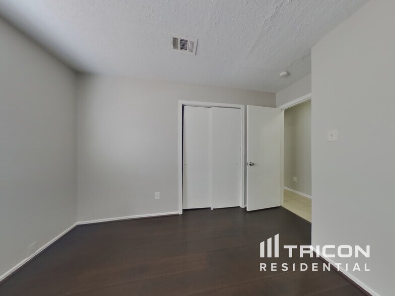 Building Photo - 24027 Leathergate Dr