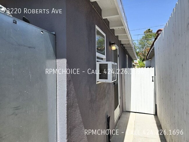 Building Photo - 3220 Roberts Ave