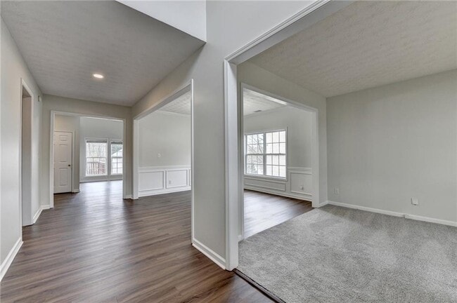 Building Photo - 6670 Island Pointe Dr